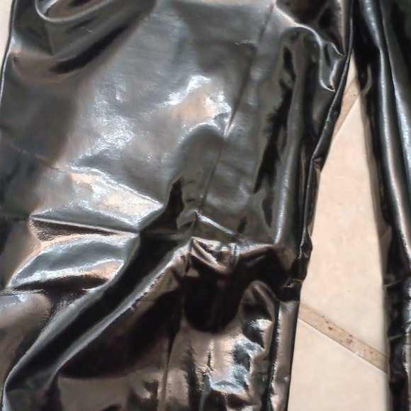 SHEIN Black Shiny Latex Like Leggings - Picture 2 of 3